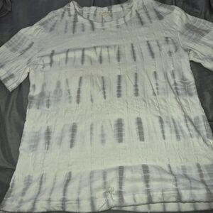 Jane and Delancey White and Gray Patterned Blouse